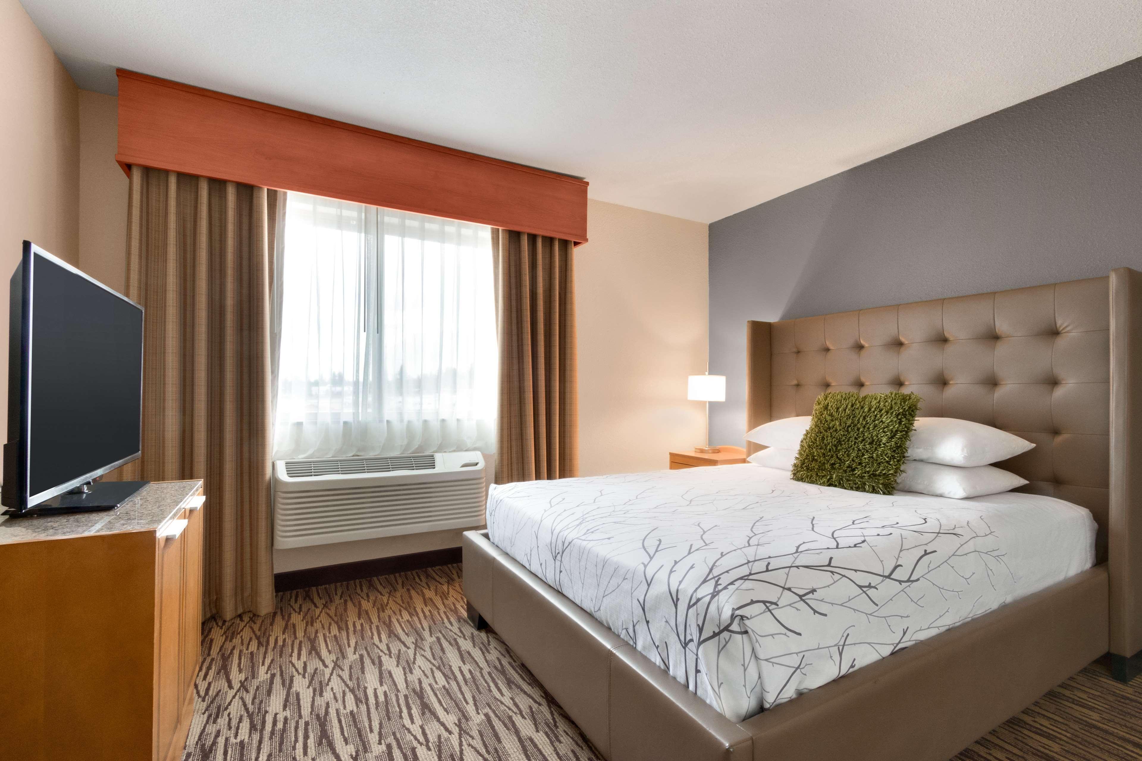 Best Western Plus Peppertree Airport Inn Airway Heights Exterior photo