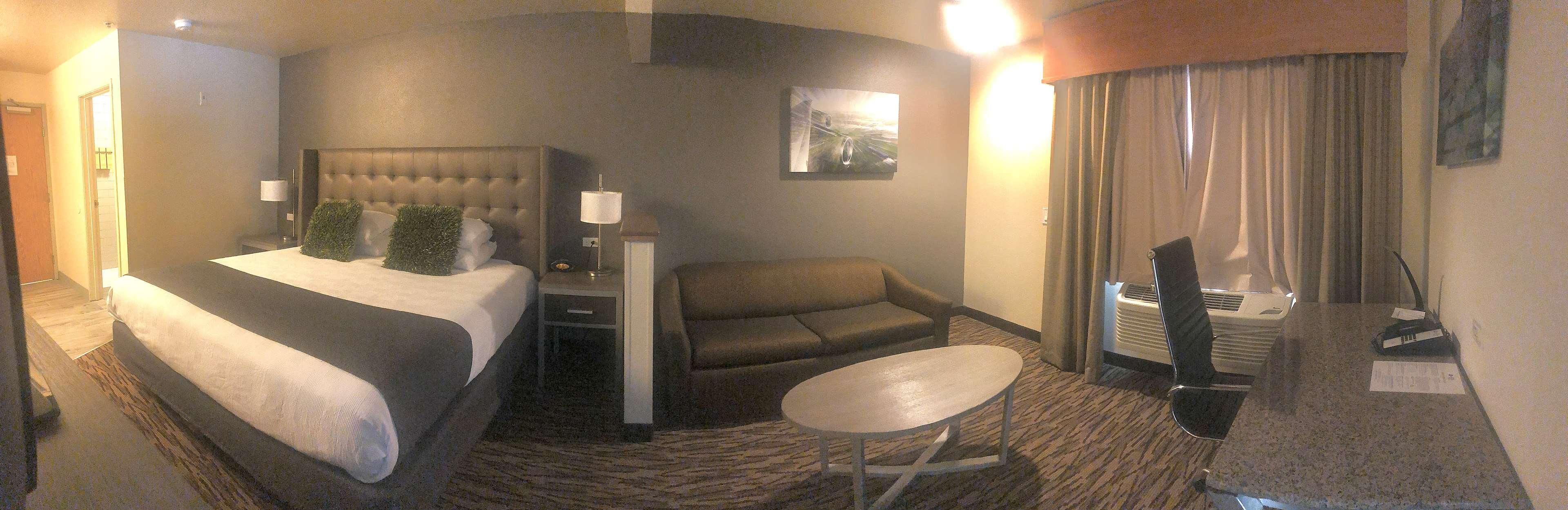 Best Western Plus Peppertree Airport Inn Airway Heights Exterior photo