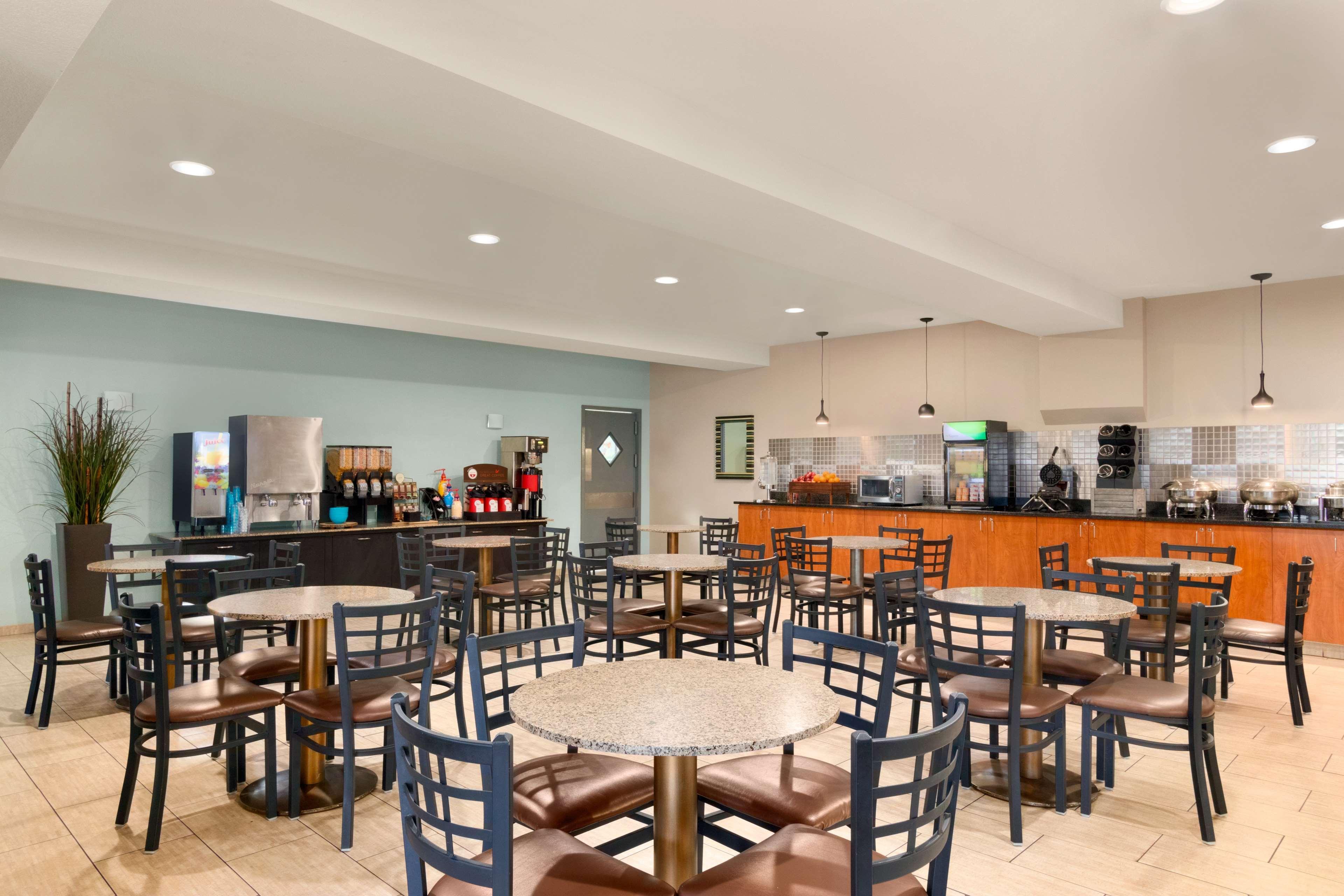 Best Western Plus Peppertree Airport Inn Airway Heights Exterior photo