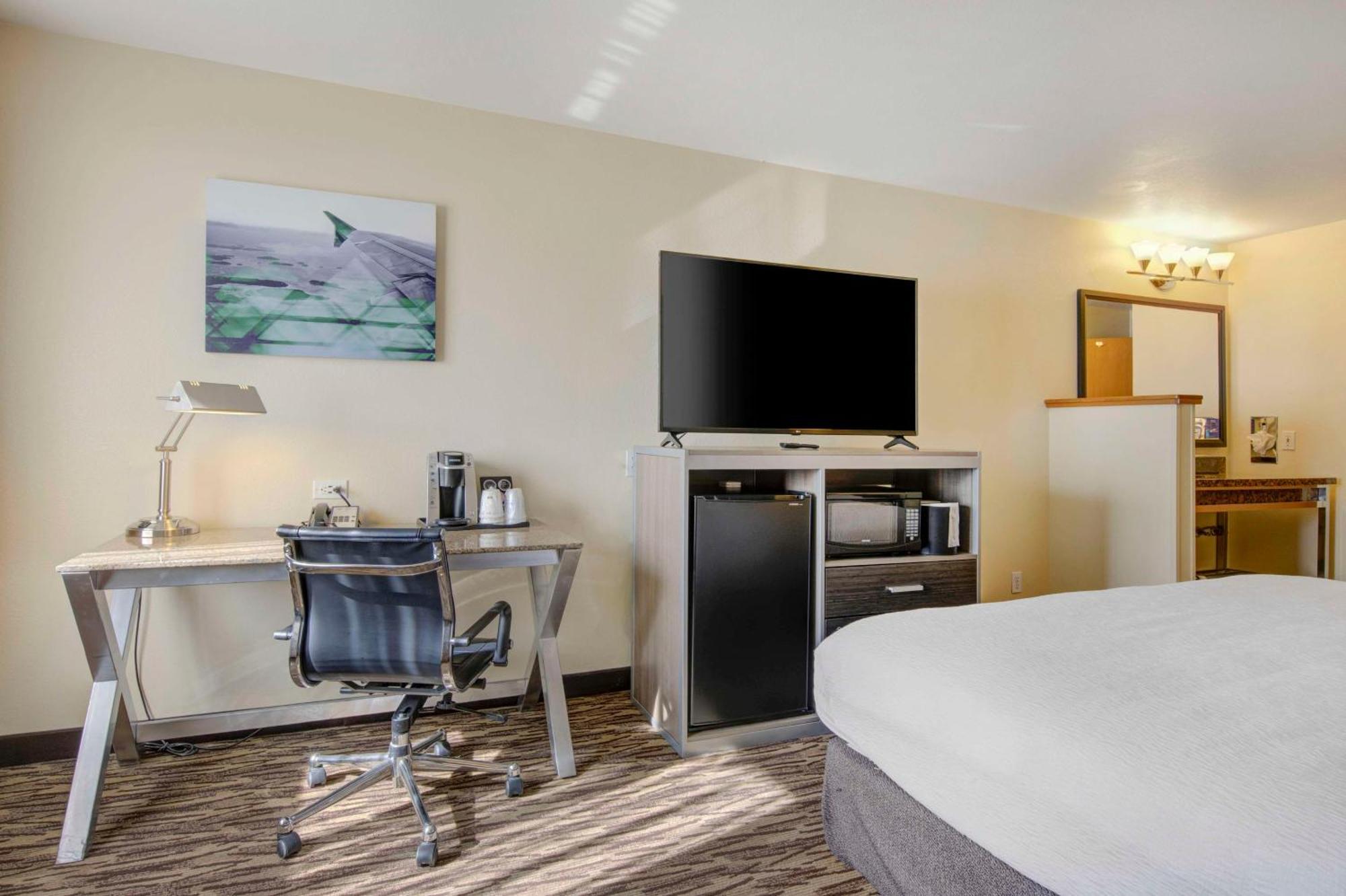 Best Western Plus Peppertree Airport Inn Airway Heights Exterior photo