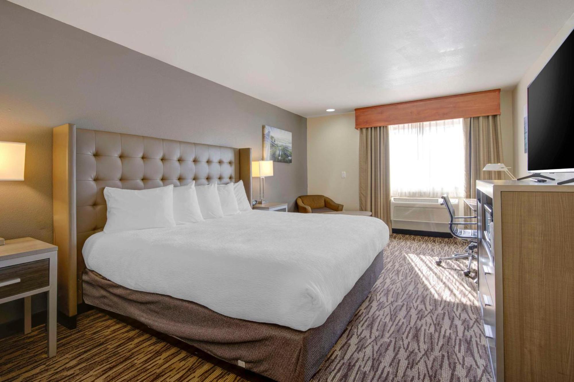 Best Western Plus Peppertree Airport Inn Airway Heights Exterior photo