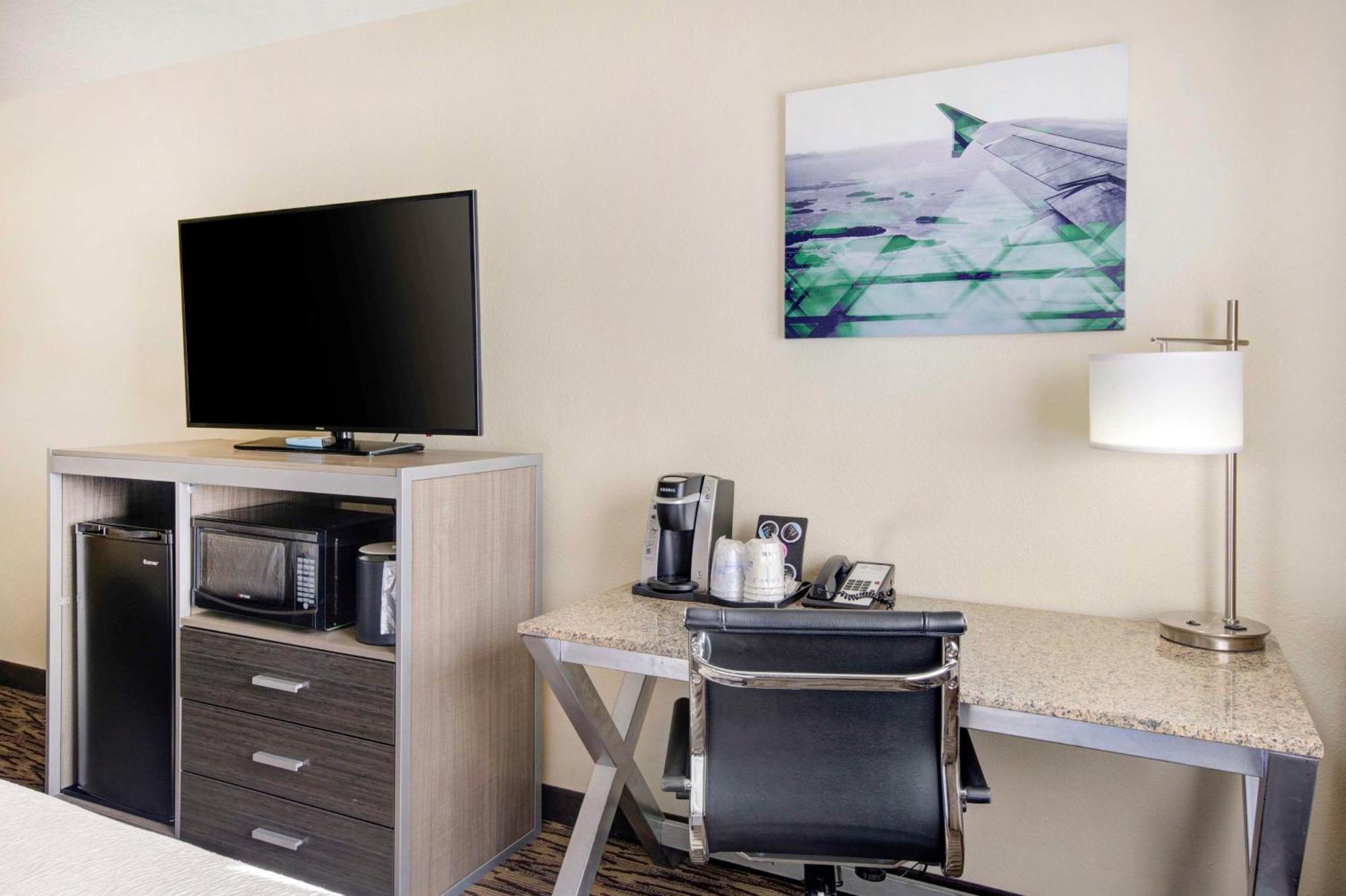 Best Western Plus Peppertree Airport Inn Airway Heights Exterior photo